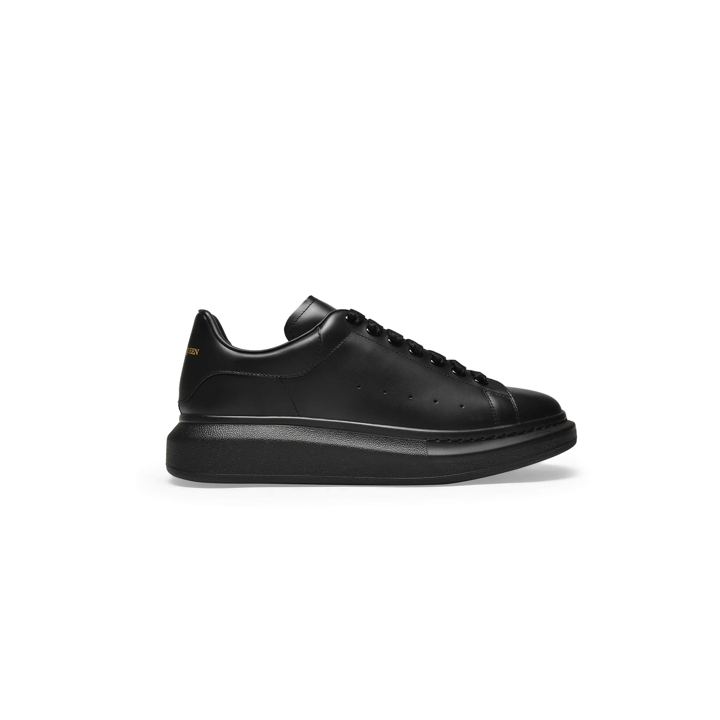 Ale*d*r m*q*en oversized sneakers in black leather and black heel 553761whgp01000